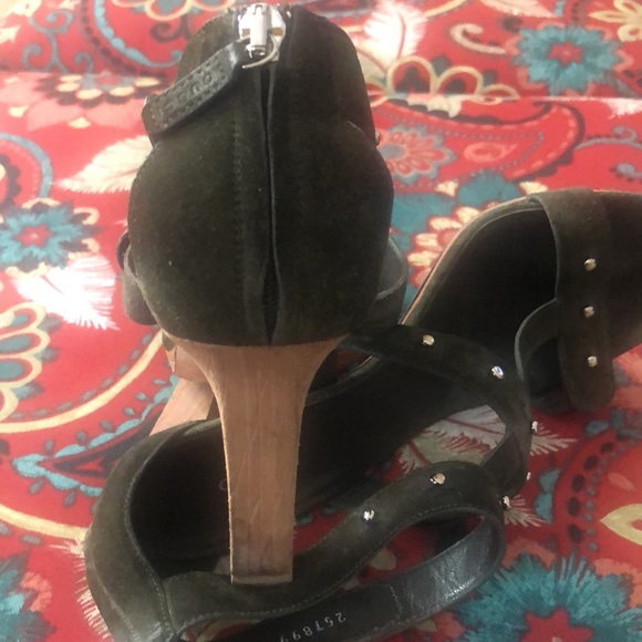 GUCCI  suede strappy sandals. 4 inch heel, in great condition. - Picture 4 of 4